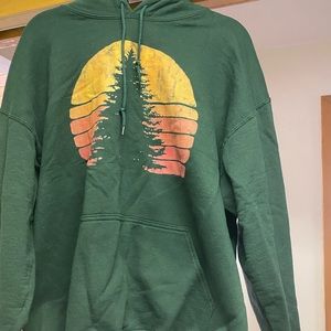 NWOT Sweatshirt Featuring A Sunset With  A Large Tree